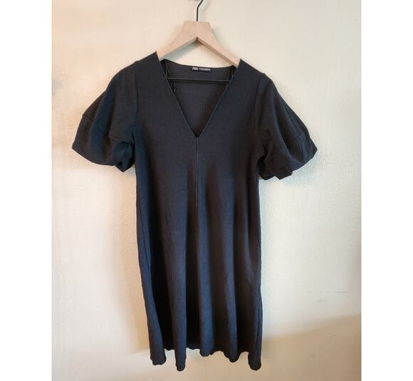 Zara Dresses & Skirts - Zara Black V- Neck Midi Dress Puffy Short sleeve Women's  SZ Medium